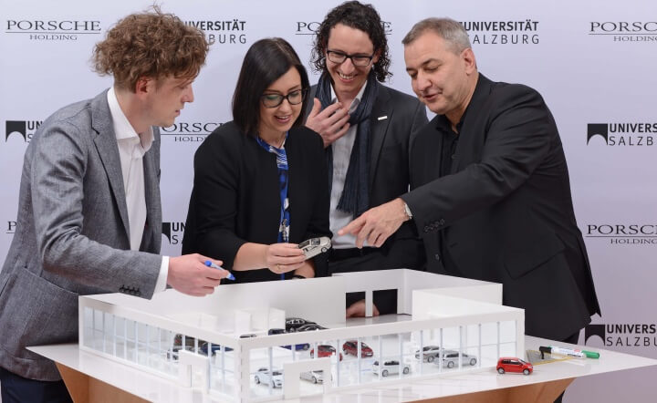 Automotive Retail Lab Project Team (Martin Murer, Julia Schwaiger, Thomas Soboll, Manfred Tscheligi) © Porsche Holding Salzburg, Marc Haader